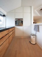 kuchen-modern-holz-minimalistisch-design-holzboden-weiss-einbaugeraete.jpg