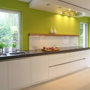 Küche in Hochglanzlack, Kirschbaum und Kompositste