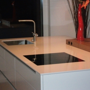 ...nochmal Quarzstein und Lack weiß