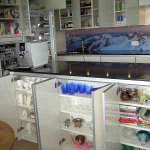 Stauraum Insel aussen (Richtung Esstisch)