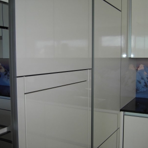 Geschlossene Spülmaschinenfront