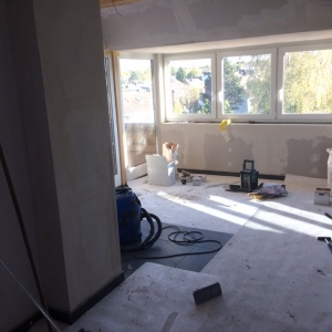 Blick aus Küchenbereich Richtung Fensterfront