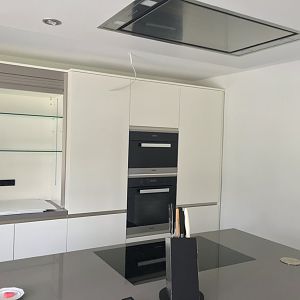 Rational Küche mit Quarz-Komposit Arbeitsplatte 2