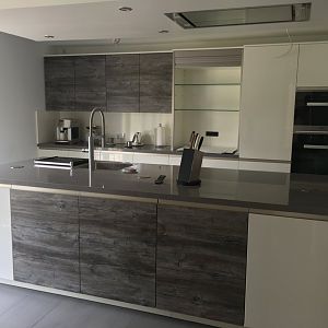 Rational Küche mit Quarz-Komposit Arbeitsplatte