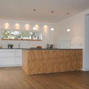 Küche in Olive, Schichtstoff, Komposit-Stein und Edelstahl