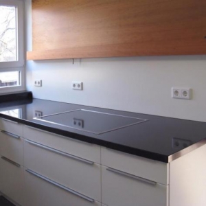 Oberer Rückwandbereich in Kirschbaum