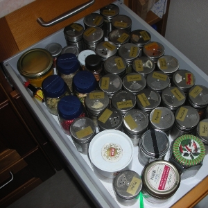 Kochfeldseite - 40er - Schublade 2:
Gewürze