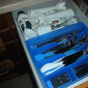 Kochfeldseite - 40er - Schublade 1:
Zweitbesteck Ikea, Pürierstab und Zubehör