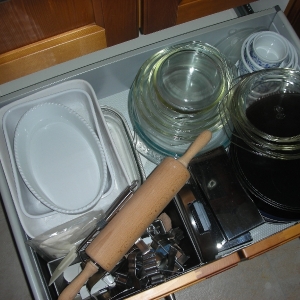 Kochfeldseite - 80er unter Kochfeld - unterer 2rasteriger Auszug
Auflauf- und Backformen