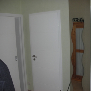 Flur - ca. 280x280 cm- insgesamt 5 Türen - ganz rechts - Wohnungstür ...