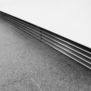 Lamellensockel aus gebürsteten Edelstahl-Lamellen 5x25mm