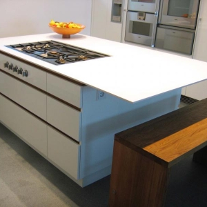 Griffmulden in Eiche hinterlegt