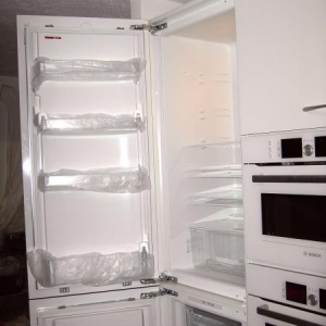 Kühlschrank (oben)
Gefrierschrank
Zwei Geräte, quasi eine 215-er Nische