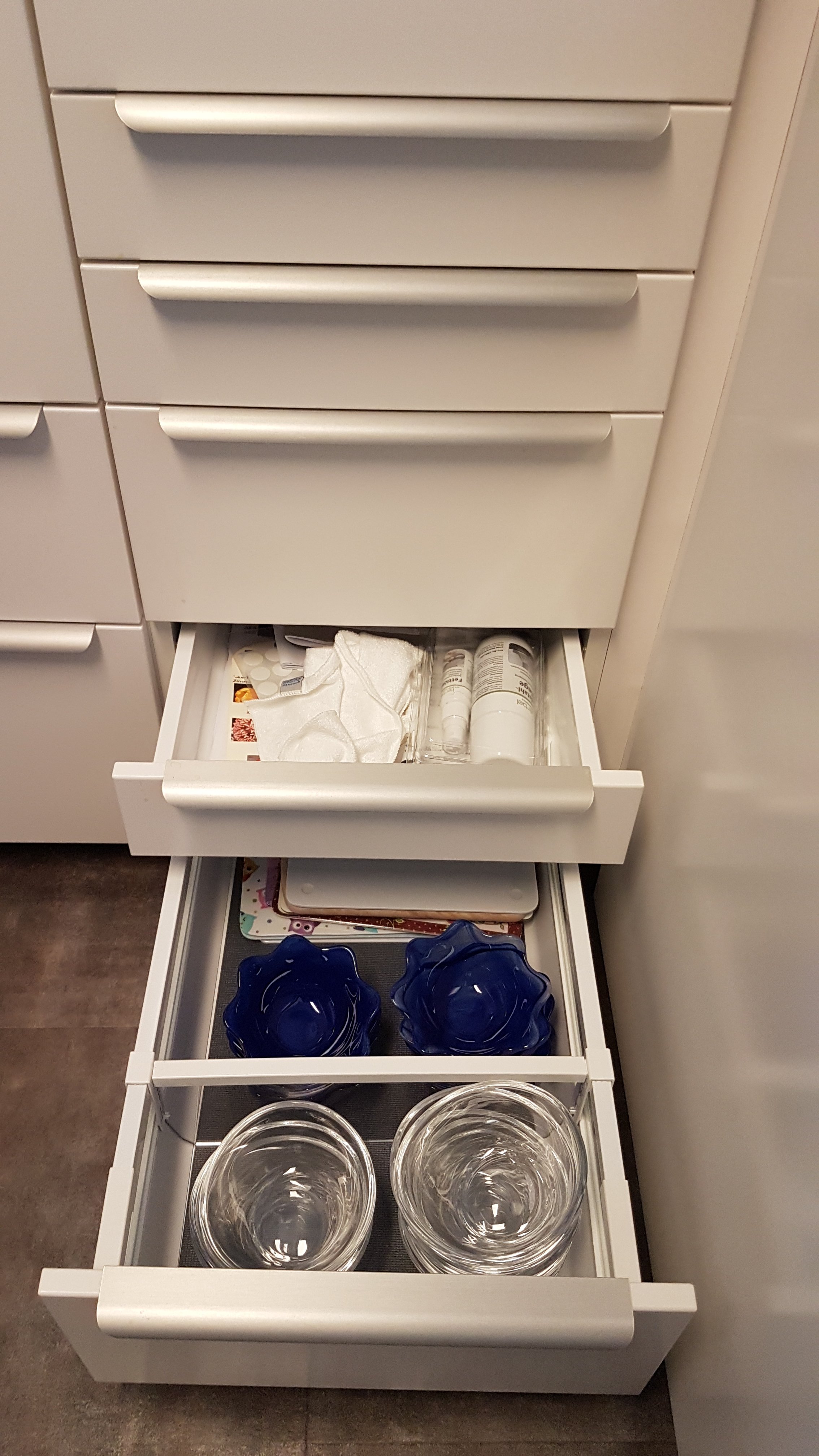 40er Unterschrank_Fenster_1.jpg