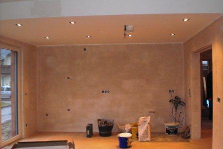 CIMG0840 1 - Die Decke ist abgehängt und mit Strahlern versehen. Fußboden/Fliesen und Tapeten fehlen noch