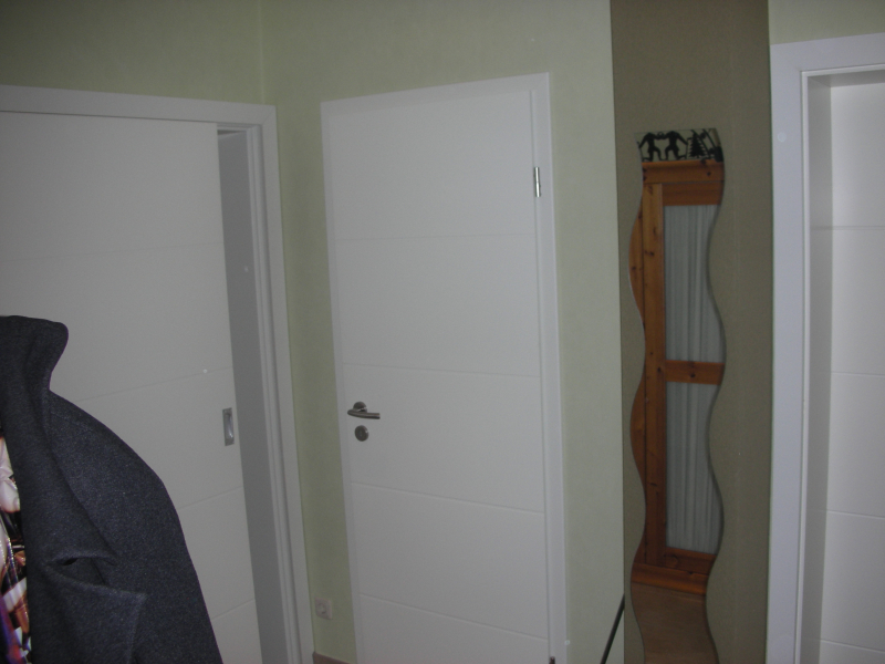 Flur - ca. 280x280 cm- insgesamt 5 Türen - ganz rechts - Wohnungstür ...