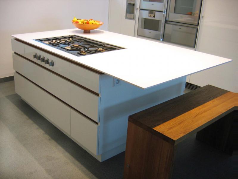 Griffmulden in Eiche hinterlegt