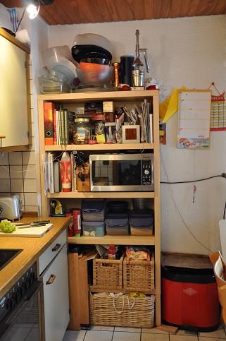 Küche am Ende.... die Wand , an der ich zukünftig kochen möchte. Dieses Bild zeigt sehr schön, das die Küche nicht nur altersmässig am Ende ist sondern auch von der Kapazität her...