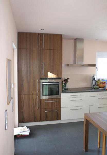 Küche in Linoleum (Forbo desk top) und Nußbaum, bessere Bilder folgen