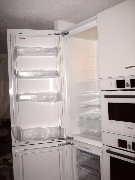 Kühlschrank (oben)
Gefrierschrank
Zwei Geräte, quasi eine 215-er Nische