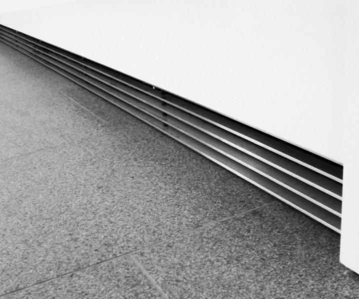 Lamellensockel aus gebürsteten Edelstahl-Lamellen 5x25mm