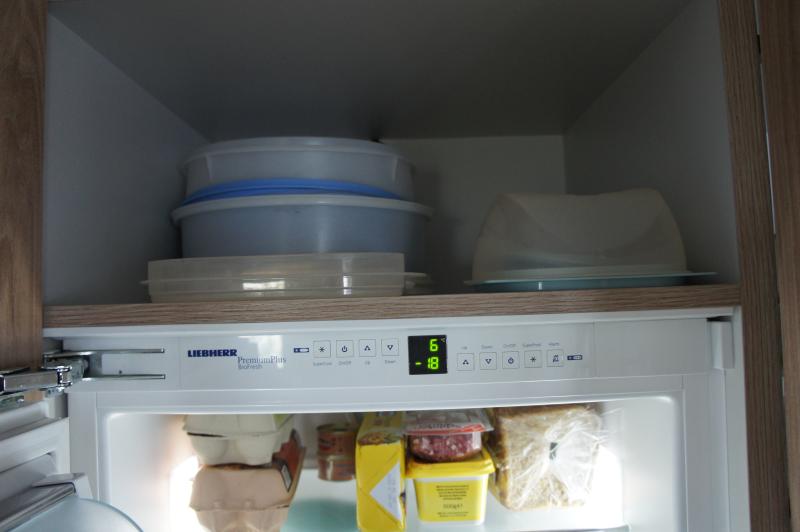 Platzverwertung über der Kühlschrank