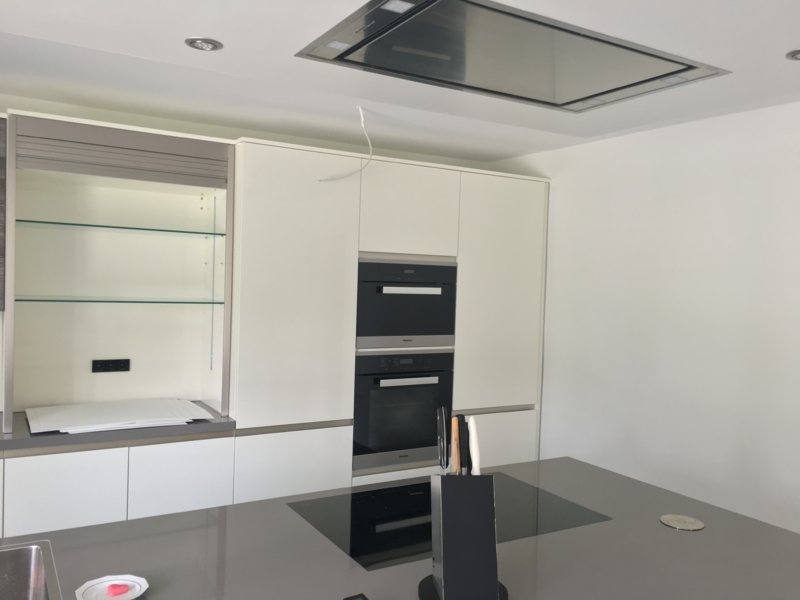 Rational Küche mit Quarz-Komposit Arbeitsplatte 2