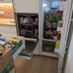 Geschirrspüler und Kühlschrank nebeneinander