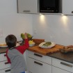 Leicht-Küche mit Glasfronten, Silestone und Silgranitspüle von Blanco