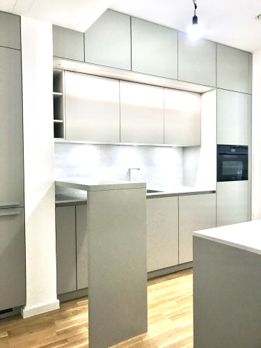 Zeile Kühl/Gefrier-Spül-Back/Mikro mit Theke Zeile Kühl/Gefrier-Spül-Back/Mikro mit Theke