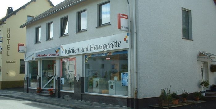 Schmitz Küchen - Miele Küchenstudio in Hellenthal - Küchenmöbelgeschäft