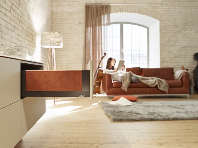 Individuelle Gestaltungswünsche mit Legrabox free erfüllen – z. B. mit Einschubelementen aus Leder Individuelle Gestaltungswünsche mit Legrabox free erfüllen – z. B. mit Einschubelementen aus Leder