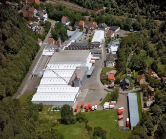 Das Stammhaus in Türkismühle. Zusammen mit den französischen Produktionsstätten Lièpvre, Sélestat und Bergheim beträgt die Fertigungsfläche der SCHMIDT GROUPE über 175.000 Quadratmeter.