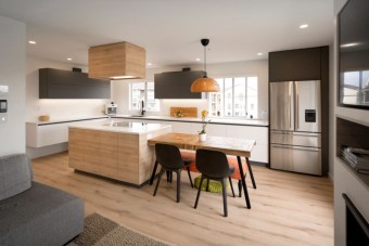 Praktisch und modern: Diese Küche ist gut geplant und auf die individuellen Bedürfnisse ihrer Besitzer abgestimmt.